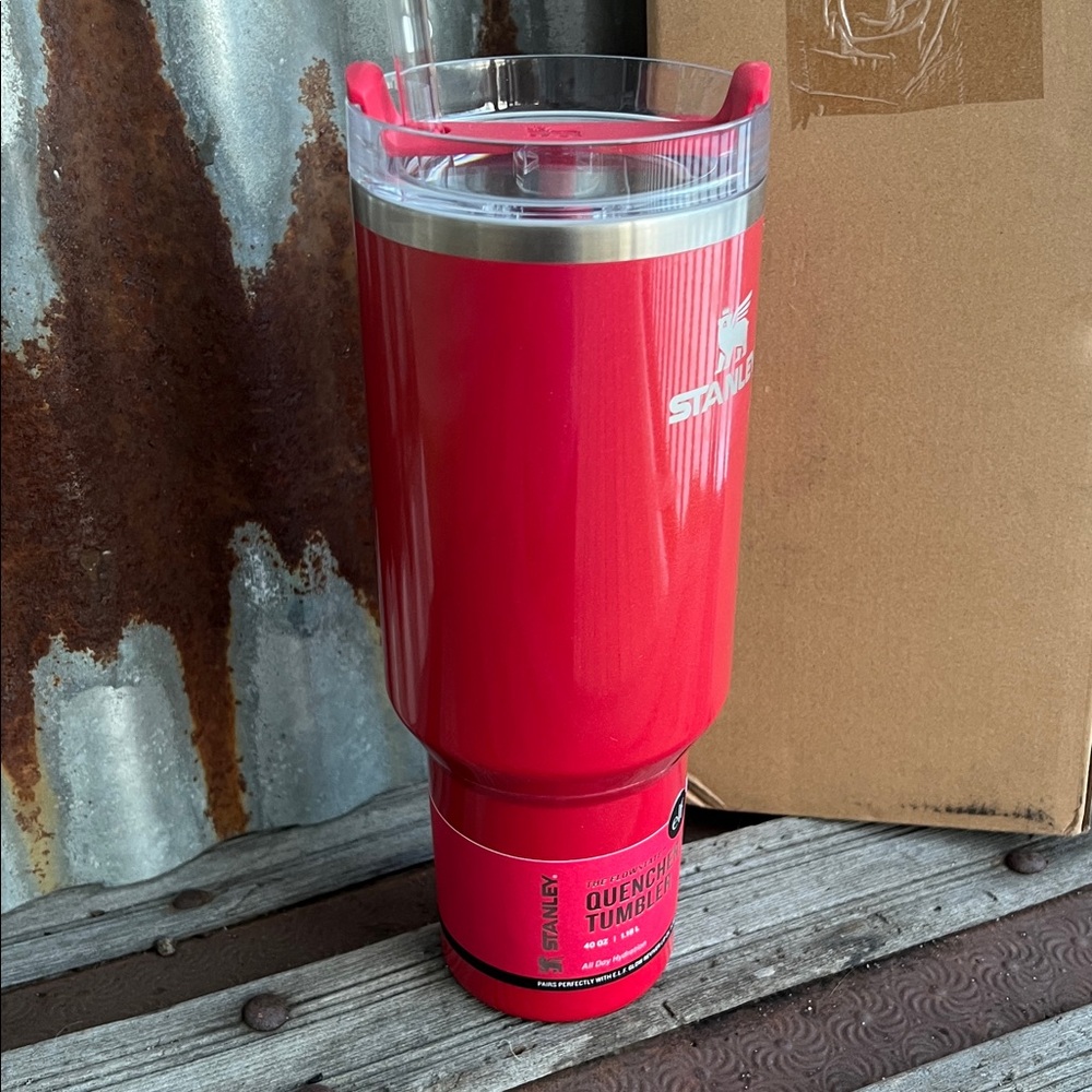 Stanley 40oz Red Delicious Tumbler Stanley and Elf Cosmetics Exclusively - NWT - Picture 3 of 16